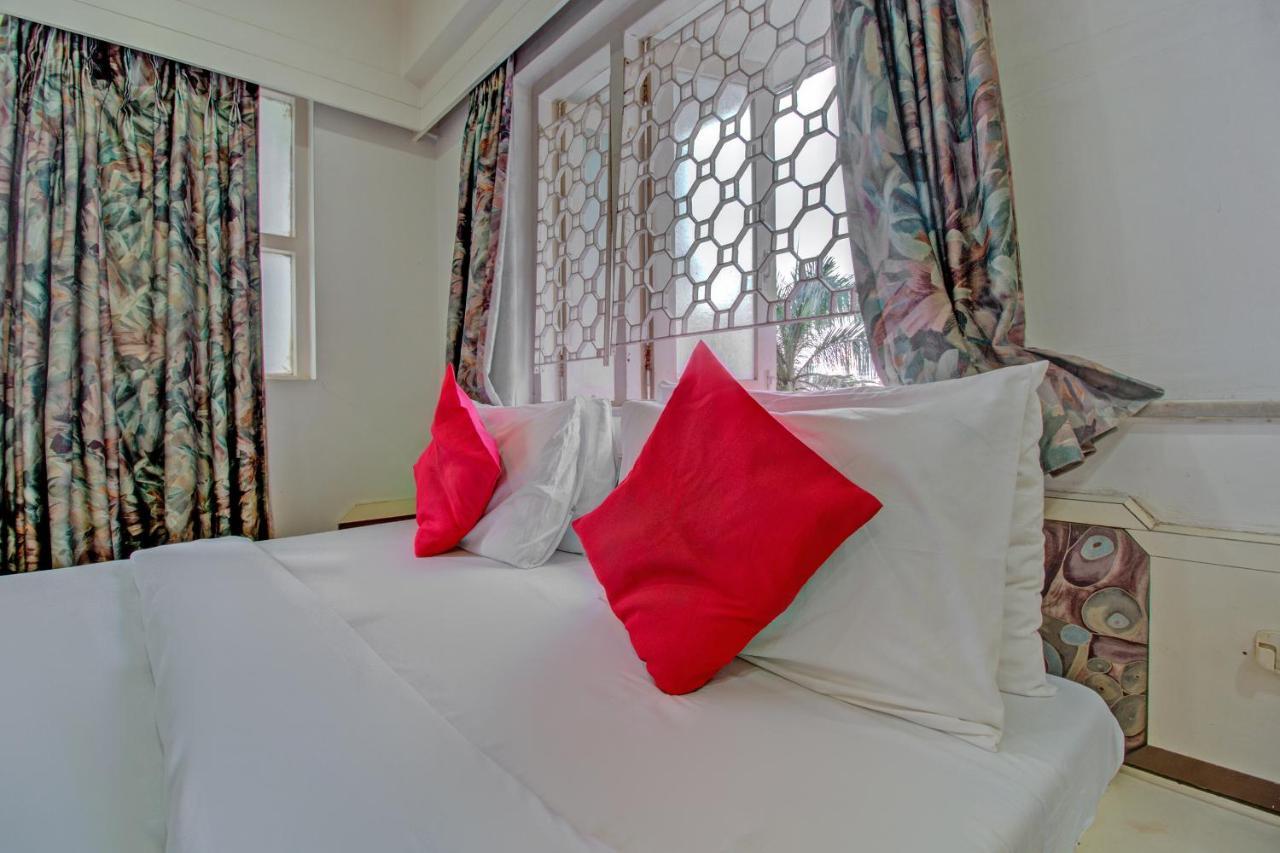 Capital O 76484 Hotel Balwas International Mumbai Dış mekan fotoğraf
